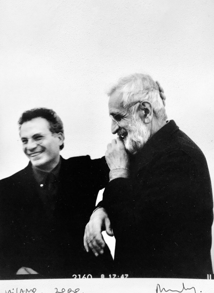 Enzo Mari - Stefano Casciani con Enzo Mari alla sua mostra personale alla Triennale di Milano, 1999/2000. Foto Pino Guidolotti